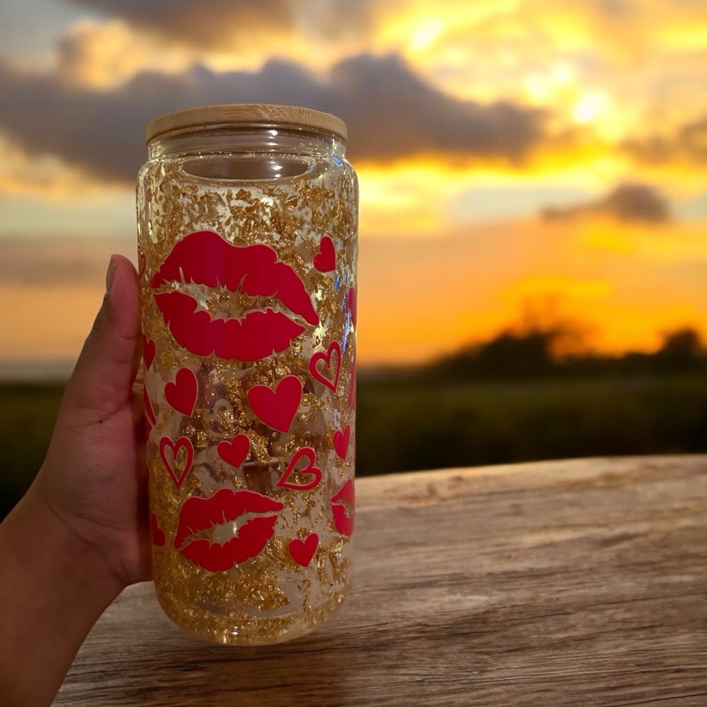 Gold  Foil Flakes Hearts Kisses 20 oz Tumbler! ✨❤️‍🔥